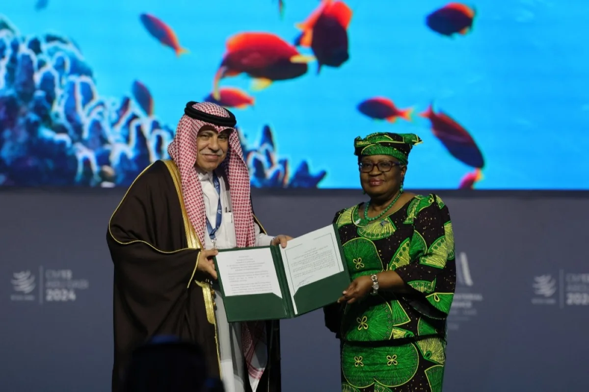 ABU DHABI: Director-General of the World Trade Organization (WTO) Ngozi Okonjo-Iweala and Saudi Minister of Commerce and Investment Majid Al-Qasabi pose for a picture during the 13th WTO Ministerial Conference in Abu Dhabi of Feb 26, 2024. -- AFP