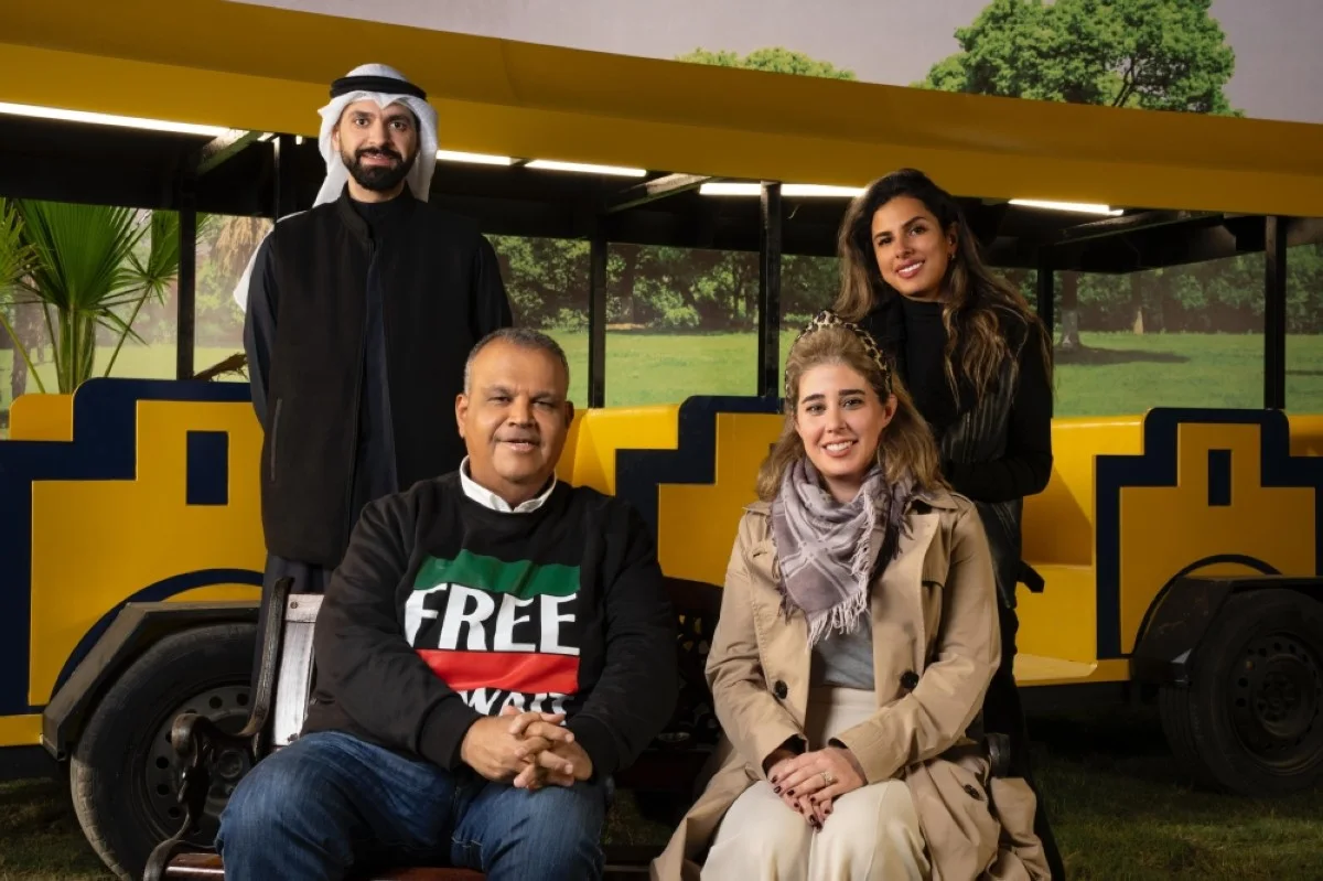 Artist Nabil Shuail with Najla Al-Issa, Mahdi Suleiman and Abrar Al-Yaqout from Gulf Bank pose for a group photo.