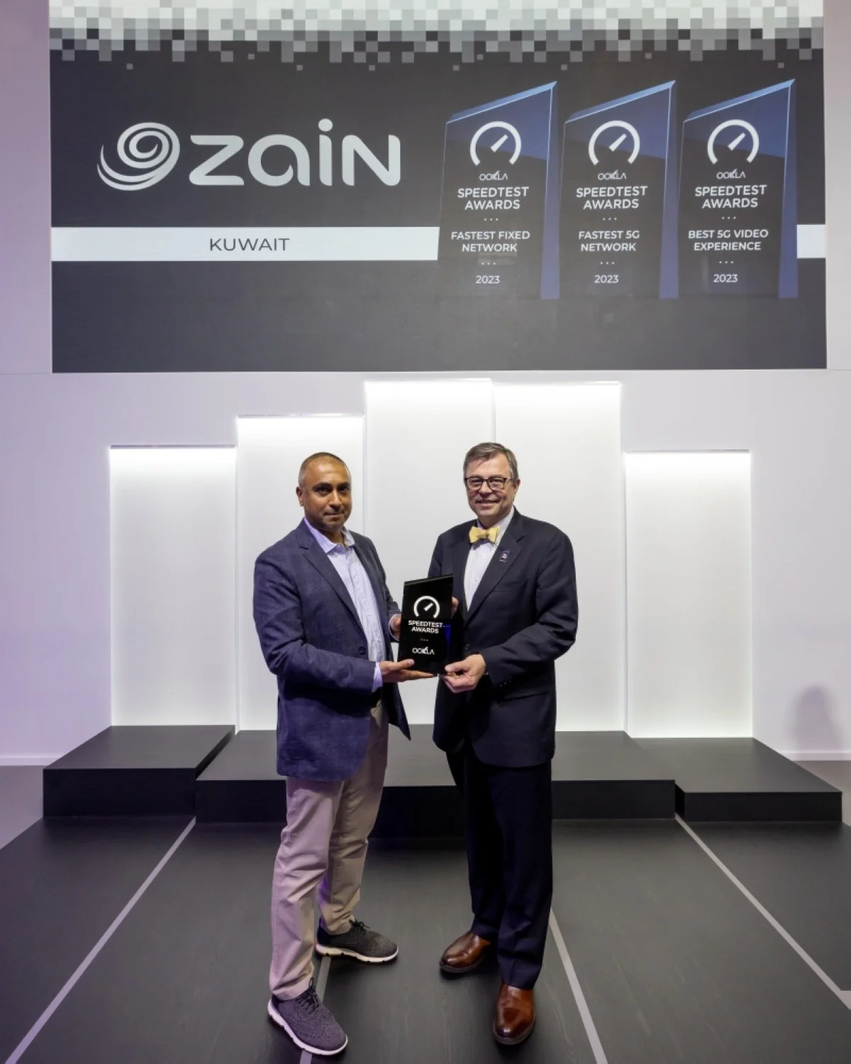 Stephen Bye and Daaij Al Oud during the ceremony at MWC Barcelona.