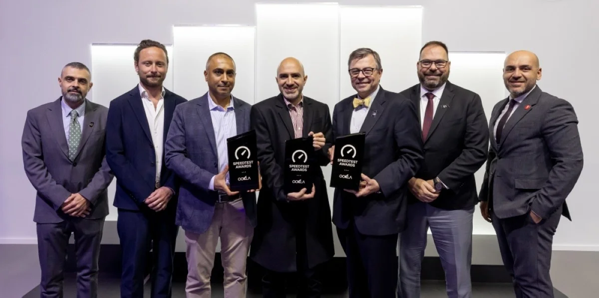 A group photo of Zain and Ookla executives.