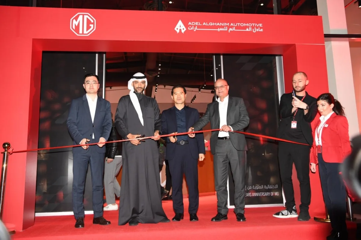 Marzouq Alghanim, Tom Lee and other officials during the inauguration of the new showroom.