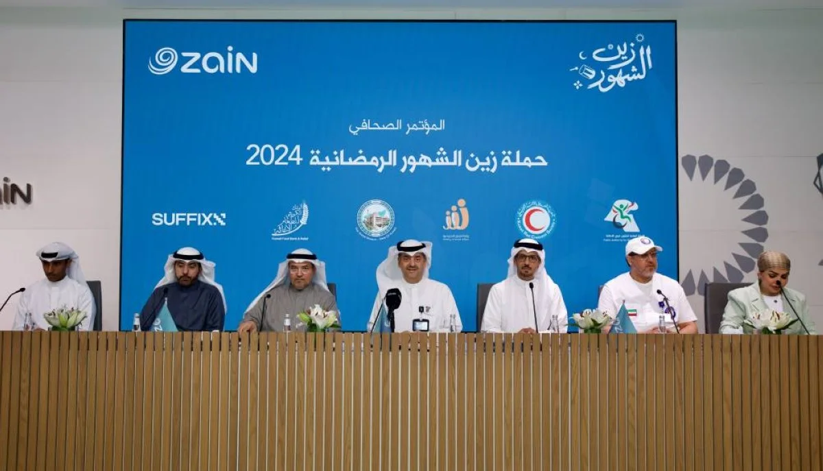 Waleed Al Khashti with Ahmad Al Enzi, Ali Shadad, Meshal Al Ansari, Abdulrahman Al Oun, Zainab Al Enzi, and Ahmad Al Majed.