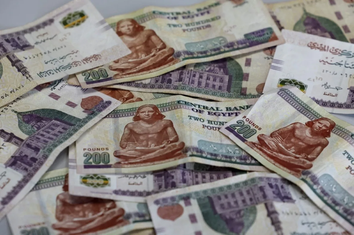 CAIRO: Egyptian pound banknotes lie on a table on March 6, 2024 in Cairo, after Egypt's central bank announced it will allow the exchange rate to be set by the market. -- AFP