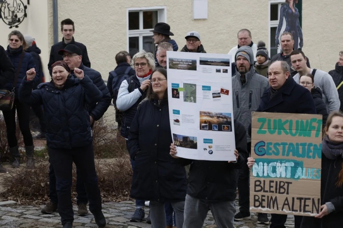 Counter-demonstrators are seen during a protest against the expansion plan for Tesla's electric car plant, the company's only European production site, near the plant in Gruenheide, east of the German capital Berlin on March 10, 2024. -- AFP