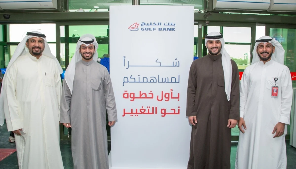 Fahad Al-Sharrah and Abd Al-Mohsin Al-Nassar from Gulf Bank with the officials of the Al-Rawdha and Hawally Cooperative Societies.