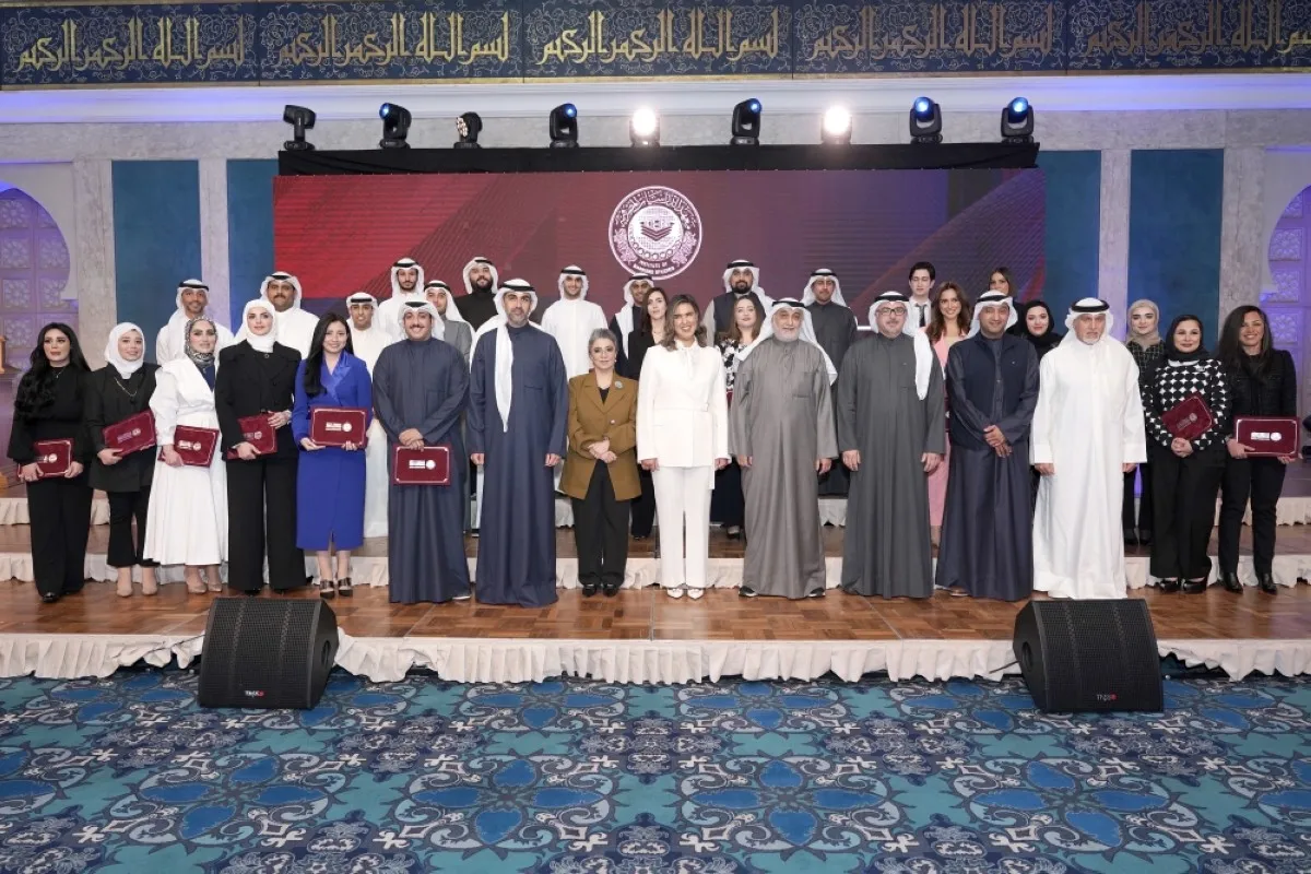 A group photo of the IBS graduates with Burgan Bank executives.