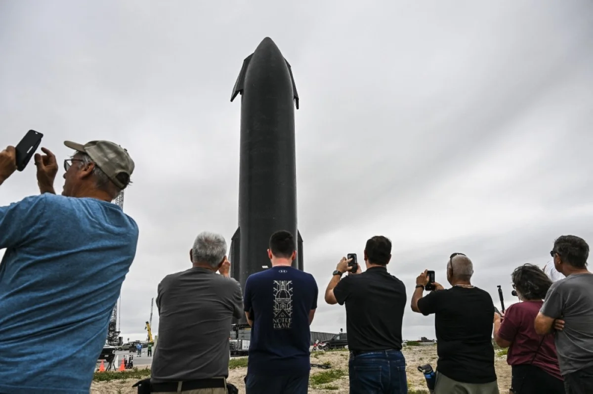 BOCA CHICA AND MEDFORD COLONIA, US: People gather as SpaceX Starship spacecraft prototype is being transported from the launch site ahead of the SpaceX Starship third flight test from Starbase in Boca Chica, Texas.—AFP