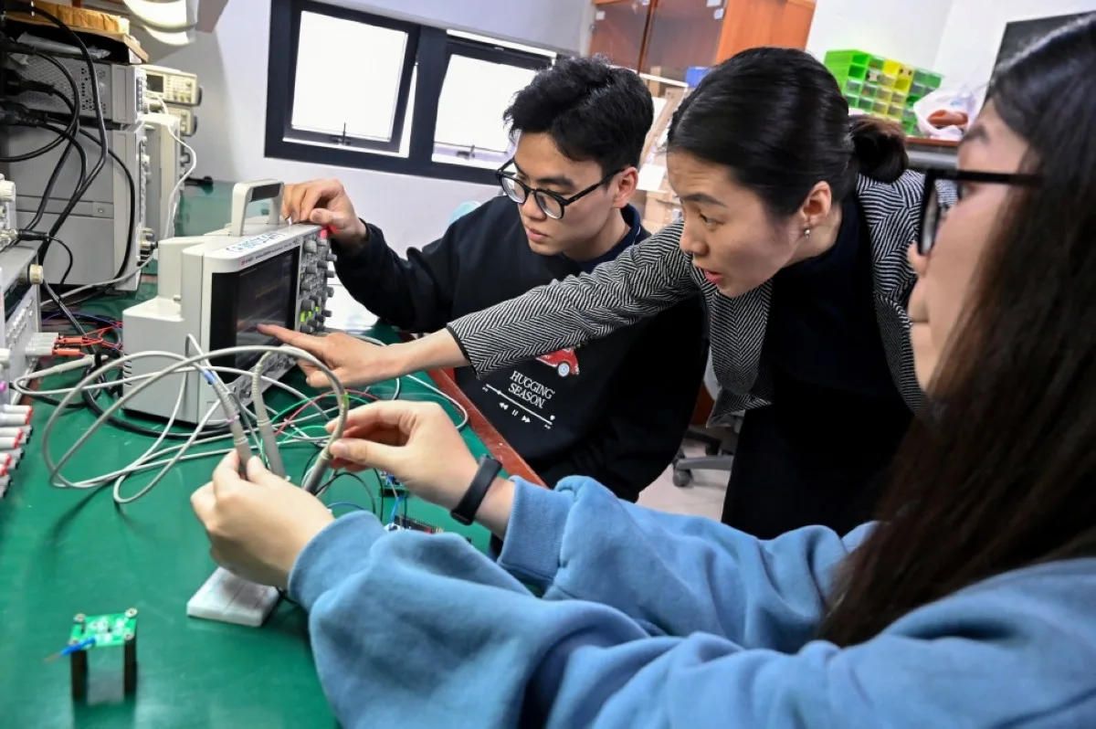 HANOI: This photo taken on March 1, 2024 shows Pham Nguyen Thanh Loan, lecturer at Hanoi University of Science and Technology, teaching students in the school's lab in Hanoi.-- AFP