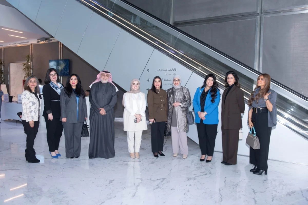 KUWAIT: Participants of the Kuwait Women’s Economic Empowerment Platform’s (KWEEP) event pose for photos.