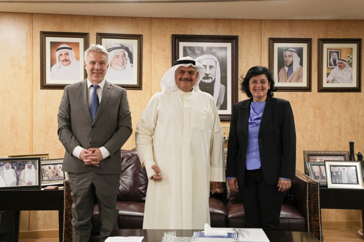 Swiss Ambassador and Faisal Al-Mutawa (center).