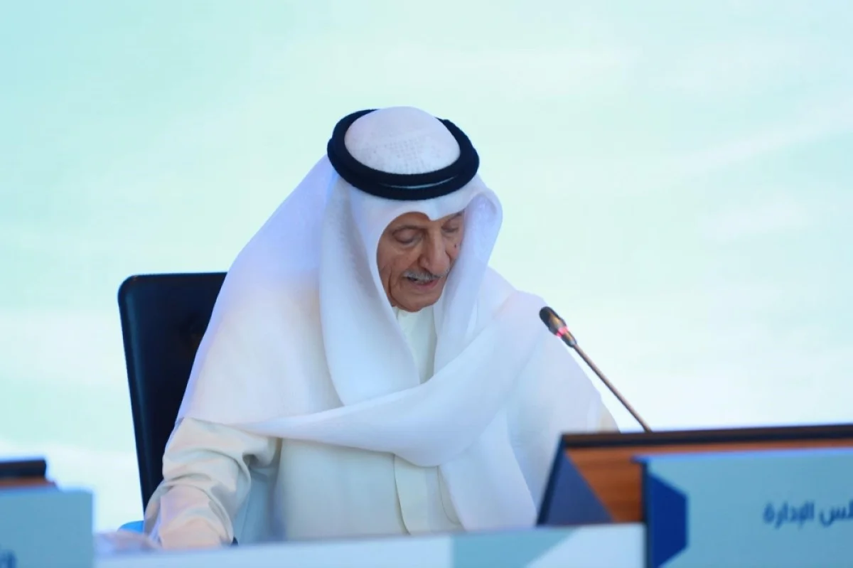 Hamad Al-Bahar delivers his speech before the general assembly.