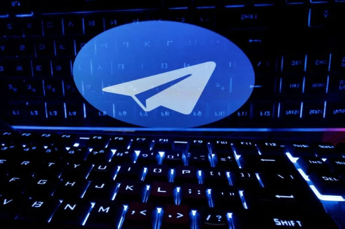 FILE PHOTO: A keyboard is placed in front of a displayed Telegram logo in this illustration taken February 21, 2023. REUTERS/Dado Ruvic/Illustration/File Photo