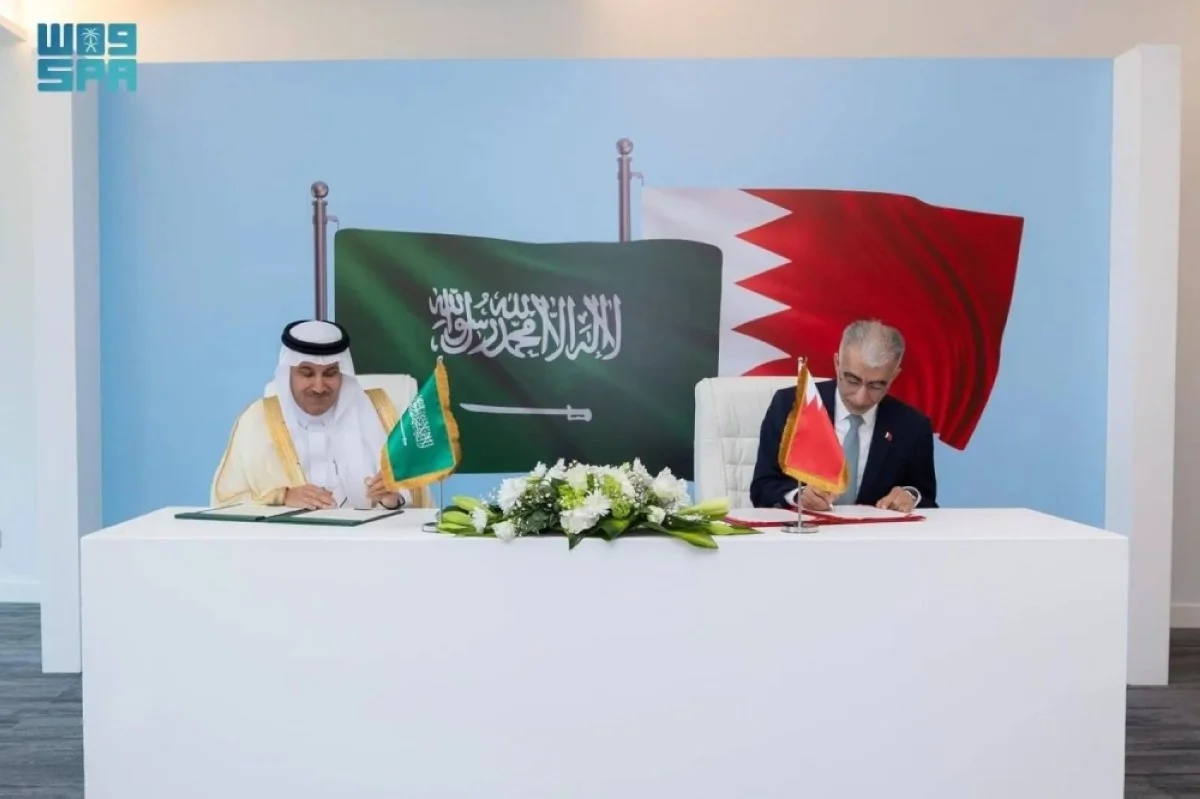 Saudi Arabia and Bahrain sign two memoranda of understanding (MoUs) focused on the future of transportation and road maintenance and safety, the Saudi Press Agency said on Monday. --SPA