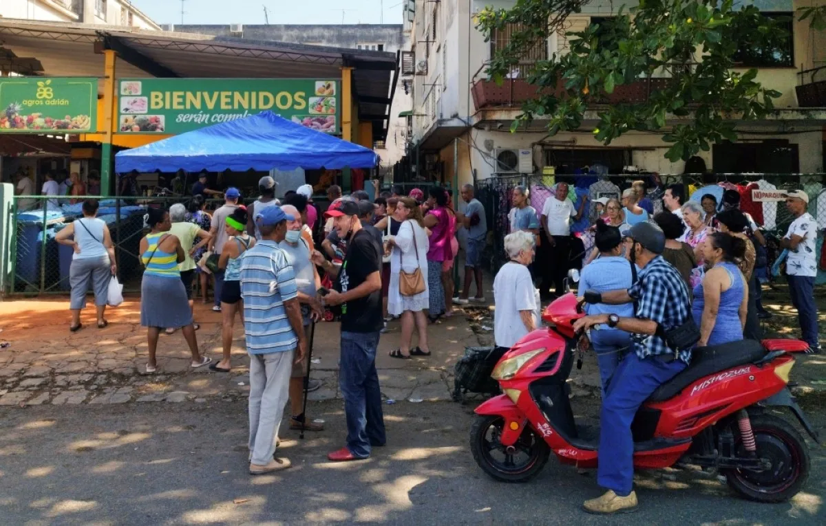 HAVANA: People queue to buy food in Havana on March 27, 2024. – AFP