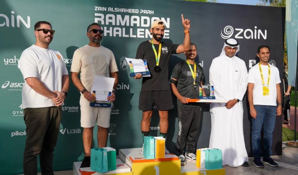 Hamad Al Musaibeeh joins in awarding the winners.