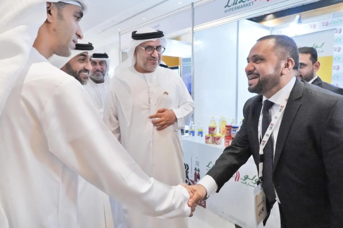 Mohamed Haris (right) shakes with dignitraies during the UAE Companies Investment Meet.