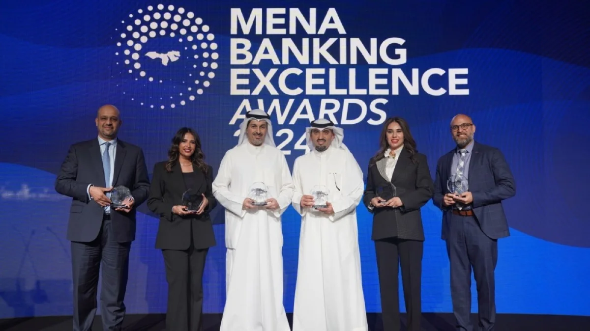 Mohamed Al-Othman and Al-Kharafi with the NBK team while receiving the banking awards.