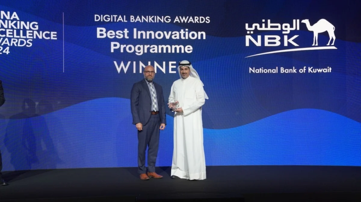 Mohammad Al-Kharafi receiving the award for the best innovation program in the Middle East and North Africa.