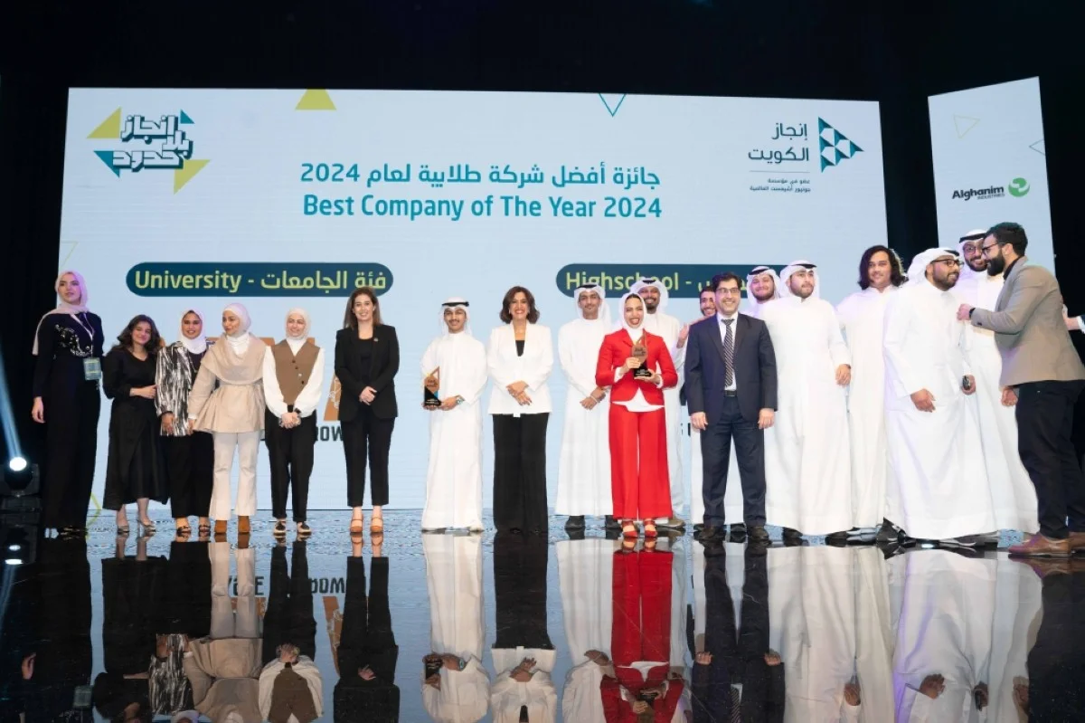 Najla Al-Eisa and Laila Al-Mutairi pose with the two winning companies.
