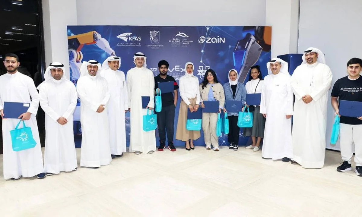 Awarding one of the high school teams.