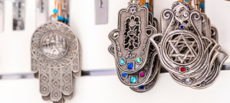 Les objets d'art et de culte juifs séduisent les touristes israéliens