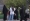 Une jeune iranienne non-voilée et ses amies portant le hijab à une foire du livre organisée à la Grande Mosquée de Téhéran le 14 mai 2023.