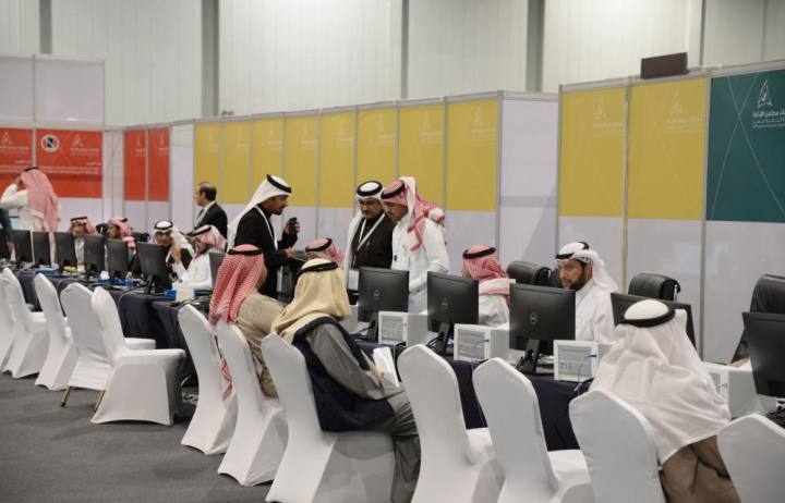 اكتمال مجلس غرفة الشرقية بتعيين 6 أعضاء بينهم سيدتان صحيفة مكة اكتمال مجلس غرفة الشرقية بتعيين 6 أعضاء بينهم سيدتان صحيفة مكة