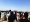 






عشرات العراقيين بالبصرة قرب منفذ سفوان الحدودي مع الكويت                                                                              (تويتر) 