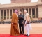 ولي العهد والرئيس الهندي ورئيس الوزراء خلال مراسم الاستقبال   (د ب أ)