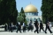 






ضباط إسرائيليون يحيطون بالمسجد الأقصى    (مكة)