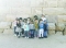 الطلاب لدى زيارتهم موقع الأخدود الأثري (مكة)