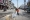 عامل يطهر أحد الشوارع في الهند (د ب أ)