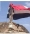جندي يمني يرفع علم بلاده (مكة)