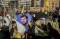 






أتباع حزب الله في بيروت يرفعون صورا للحوثي ونصرالله                             (د ب أ)