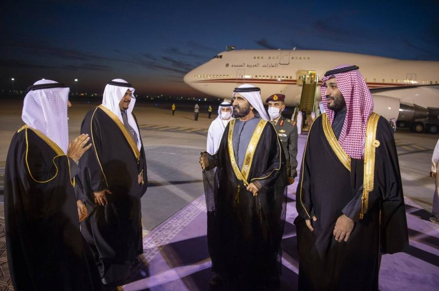 






الأمير محمد بن سلمان خلال استقباله محمد آل مكتوم                     (واس)