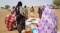 لاجئات سودانيات يتلقين مساعدات إنسانية (مكة)