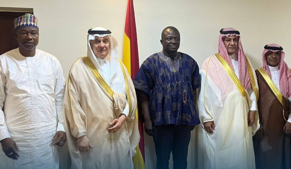 الفضلي يبحث مع 4 دول أفريقية الاستثمار في الزراعة والثروة الحيوانية والسمكية الفضلي يبحث مع 4 دول أفريقية الاستثمار في الزراعة والثروة الحيوانية والسمكية