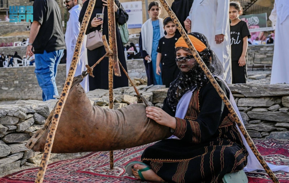أعمال الأمهات قديما تجذب زوار مهرجان الأطاولة الثامن وتعيدهم لذكريات الماضي أعمال الأمهات قديما تجذب زوار مهرجان الأطاولة الثامن وتعيدهم لذكريات الماضي