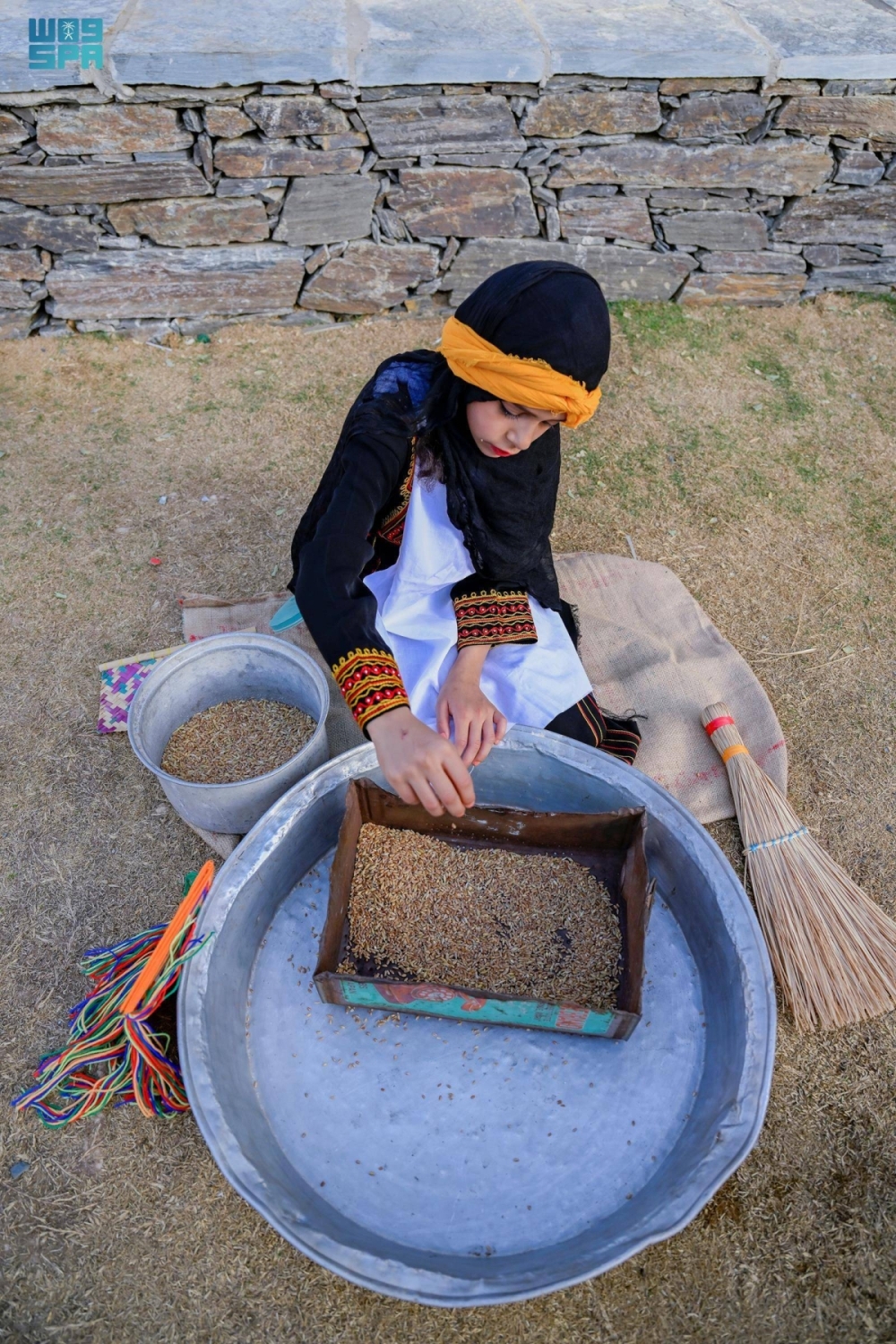 أعمال الأمهات قديما تجذب زوار مهرجان الأطاولة الثامن وتعيدهم لذكريات الماضي أعمال الأمهات قديما تجذب زوار مهرجان الأطاولة الثامن وتعيدهم لذكريات الماضي