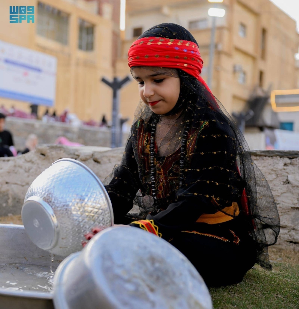 أعمال الأمهات قديما تجذب زوار مهرجان الأطاولة الثامن وتعيدهم لذكريات الماضي أعمال الأمهات قديما تجذب زوار مهرجان الأطاولة الثامن وتعيدهم لذكريات الماضي