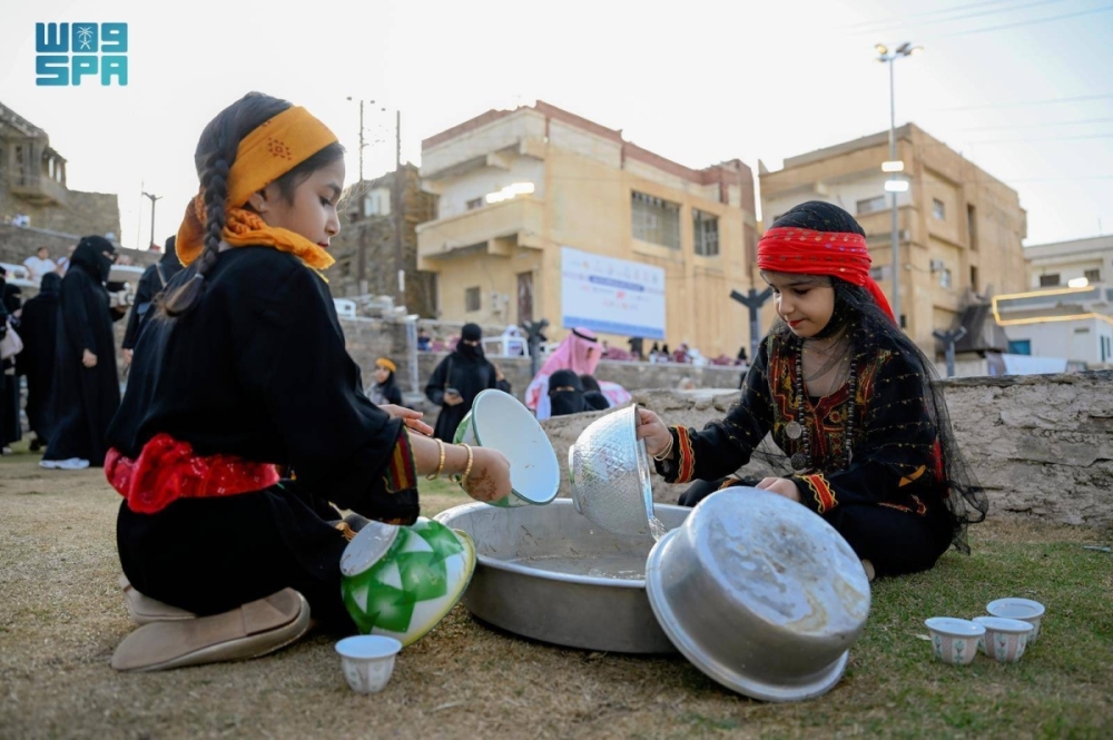 أعمال الأمهات قديما تجذب زوار مهرجان الأطاولة الثامن وتعيدهم لذكريات الماضي أعمال الأمهات قديما تجذب زوار مهرجان الأطاولة الثامن وتعيدهم لذكريات الماضي