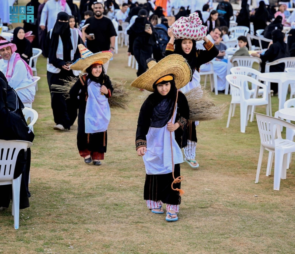 أعمال الأمهات قديما تجذب زوار مهرجان الأطاولة الثامن وتعيدهم لذكريات الماضي أعمال الأمهات قديما تجذب زوار مهرجان الأطاولة الثامن وتعيدهم لذكريات الماضي