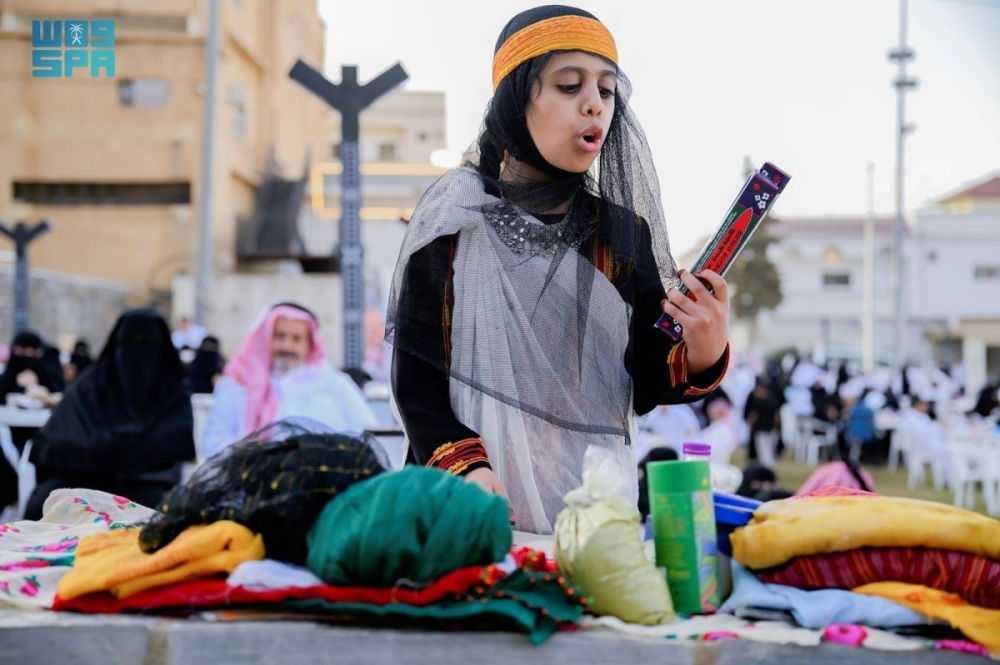 أعمال الأمهات قديما تجذب زوار مهرجان الأطاولة الثامن وتعيدهم لذكريات الماضي أعمال الأمهات قديما تجذب زوار مهرجان الأطاولة الثامن وتعيدهم لذكريات الماضي