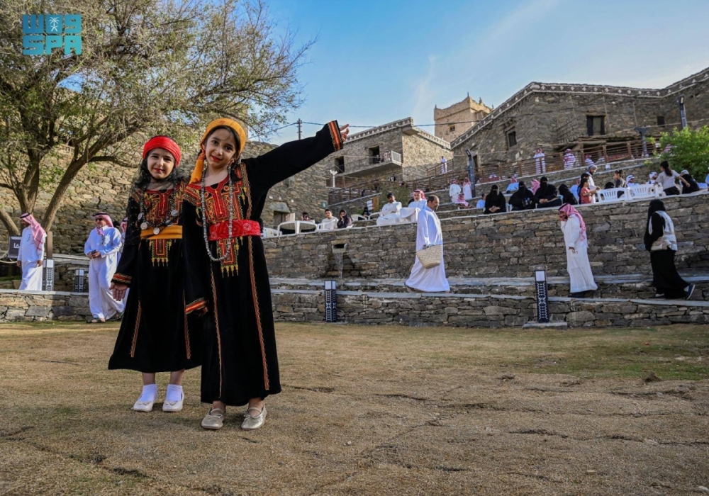 أعمال الأمهات قديما تجذب زوار مهرجان الأطاولة الثامن وتعيدهم لذكريات الماضي أعمال الأمهات قديما تجذب زوار مهرجان الأطاولة الثامن وتعيدهم لذكريات الماضي