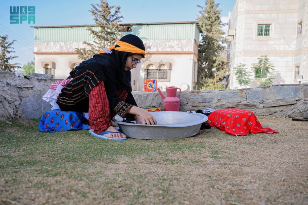 أعمال الأمهات قديما تجذب زوار مهرجان الأطاولة الثامن وتعيدهم لذكريات الماضي أعمال الأمهات قديما تجذب زوار مهرجان الأطاولة الثامن وتعيدهم لذكريات الماضي