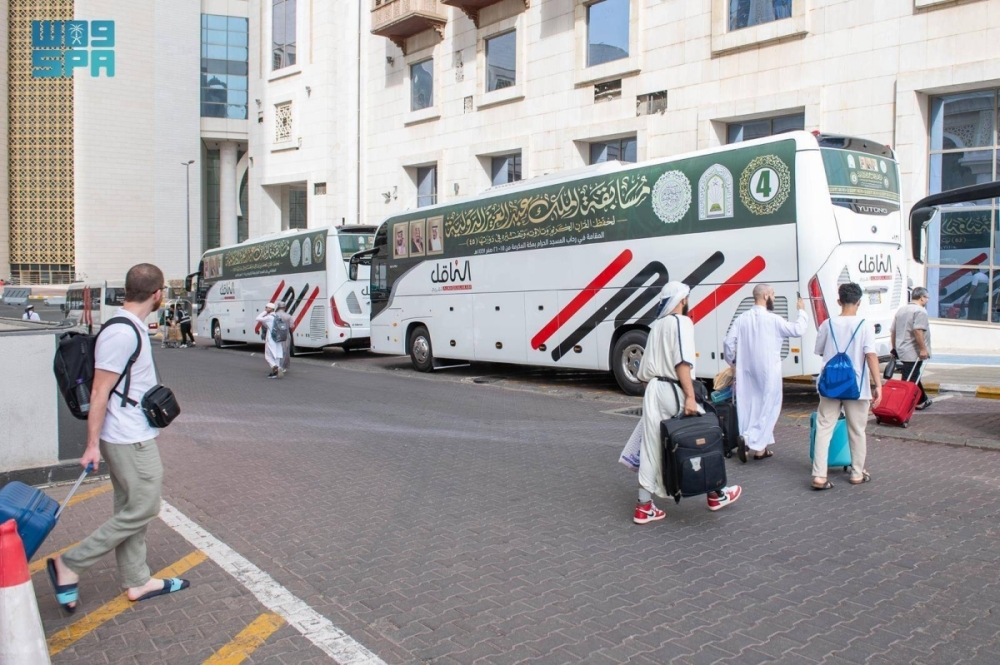 المشاركون في مسابقة الملك عبدالعزيز الدولية يغادرون مكة ويصلون إلى المدينة المشاركون في مسابقة الملك عبدالعزيز الدولية يغادرون مكة ويصلون إلى المدينة
