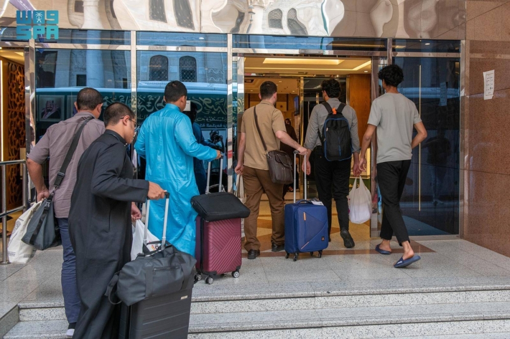 المشاركون في مسابقة الملك عبدالعزيز الدولية يغادرون مكة ويصلون إلى المدينة المشاركون في مسابقة الملك عبدالعزيز الدولية يغادرون مكة ويصلون إلى المدينة