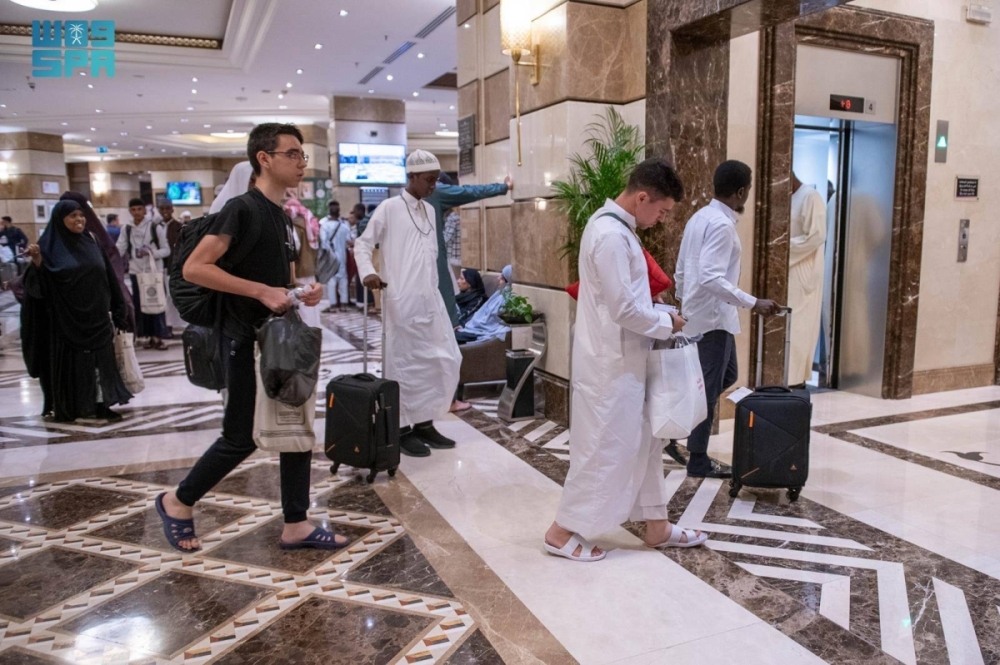 المشاركون في مسابقة الملك عبدالعزيز الدولية يغادرون مكة ويصلون إلى المدينة المشاركون في مسابقة الملك عبدالعزيز الدولية يغادرون مكة ويصلون إلى المدينة