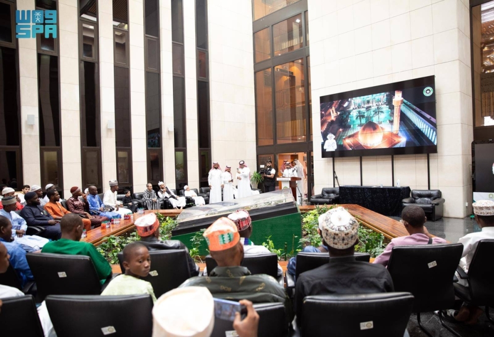 المشاركون في مسابقة الملك عبدالعزيز يزورون مجمع الملك فهد لطباعة المصحف المشاركون في مسابقة الملك عبدالعزيز يزورون مجمع الملك فهد لطباعة المصحف