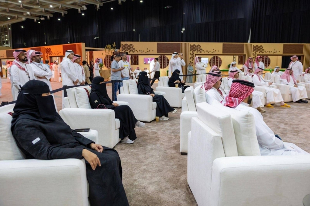 بيع 3 صقور بـ111 ألف ريال في خامس ليالي المزاد الدولي لمزارع إنتاج الصقور 2025 بيع 3 صقور بـ111 ألف ريال في خامس ليالي المزاد الدولي لمزارع إنتاج الصقور 2025